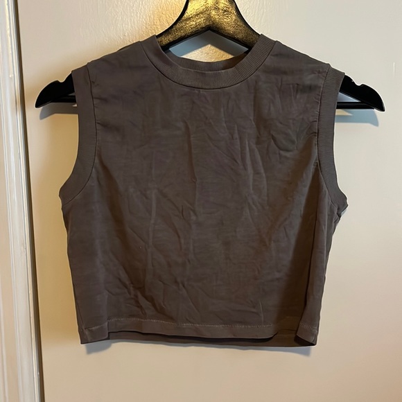 Skims BNWOT cropped tank size M - Picture 2 of 3